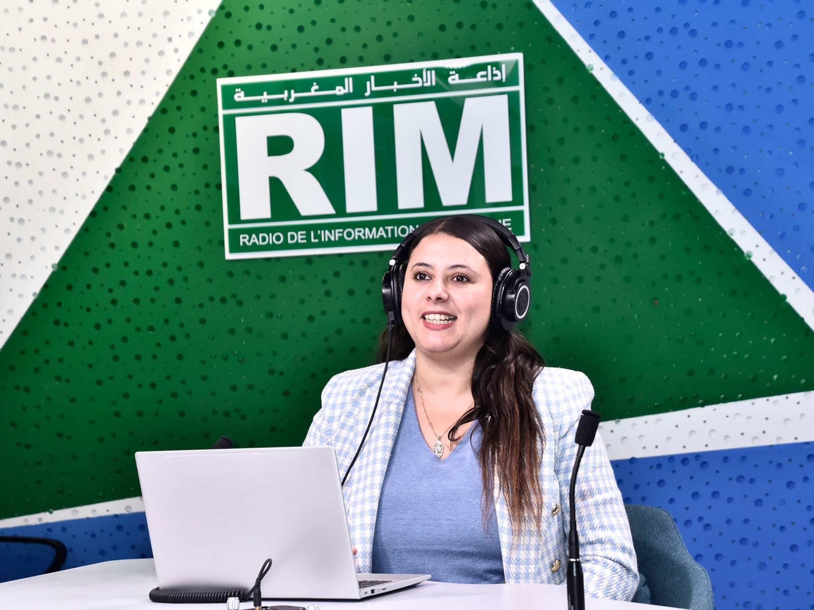 Présentatrice RIM Radio : support de publicité radio au Maroc